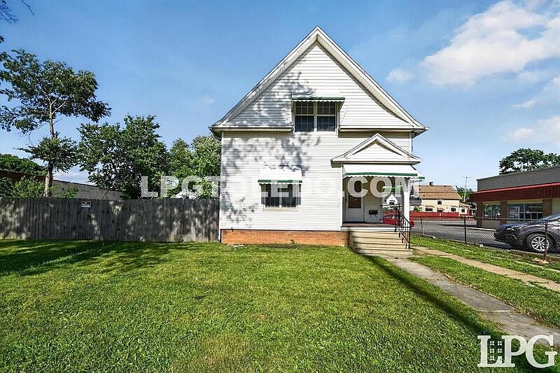 1st image of 3318 Stickney Ave