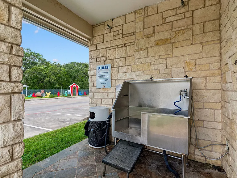 Residence at Lake Jackson — Photo 44