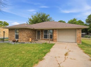 1203 N Reagan St, West, TX 76691