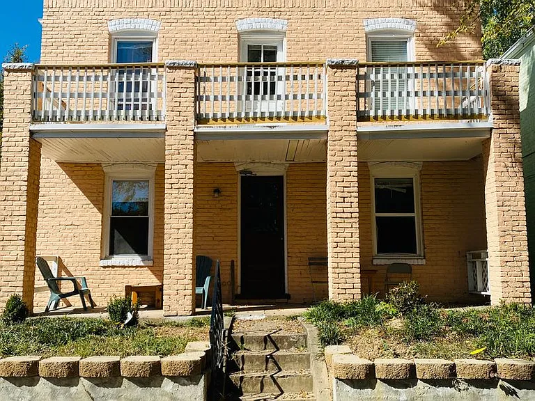 2 N. Dooley Ave. — Photo 1
