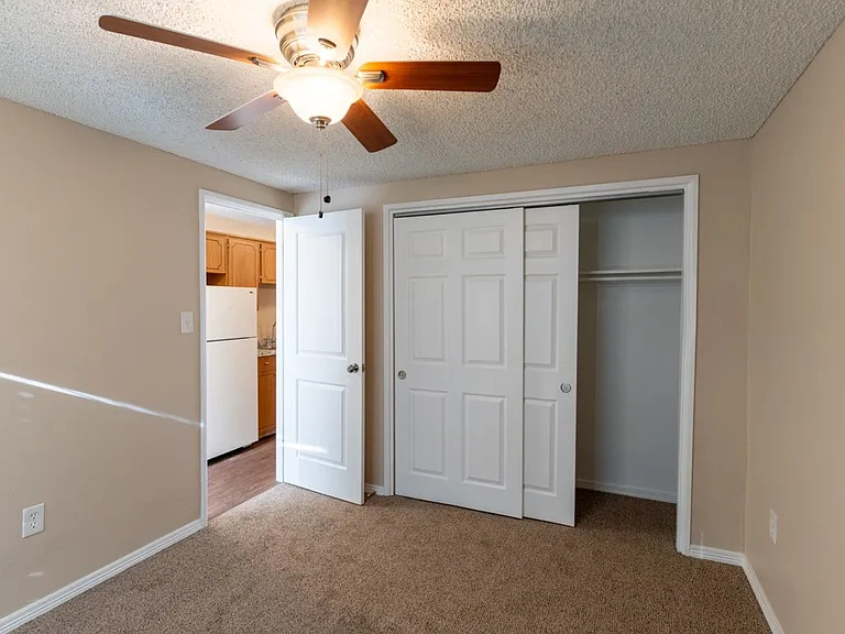 Knollwood and Tanglewood Apartments — Photo 5