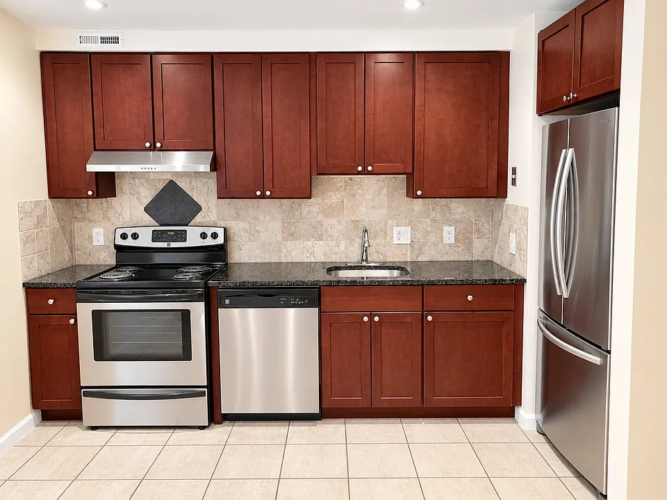 5212 E St SE #22