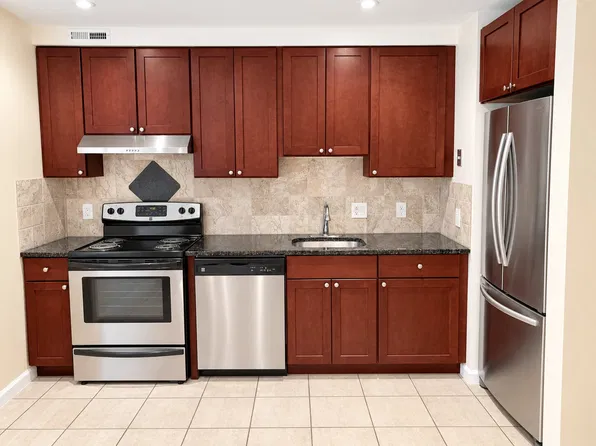 5212 E St SE, Washington, DC