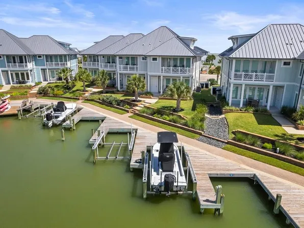 292 Reserve Ln #204, Rockport, TX 78382