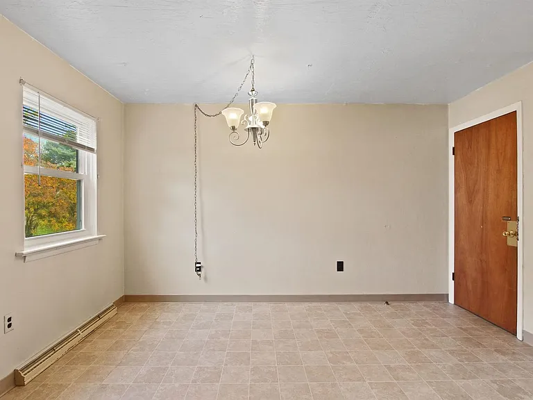 142 N Pleasant Ave — Photo 5