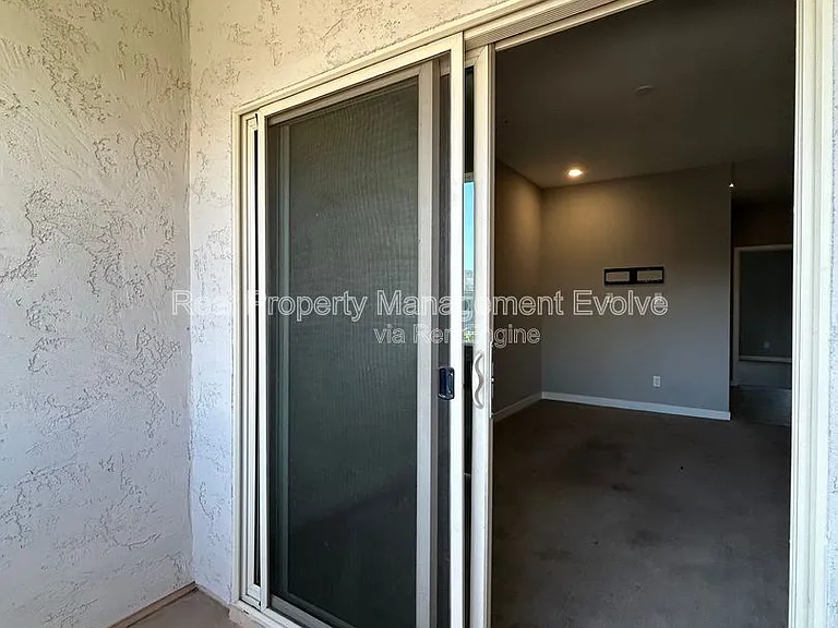 2244 W Laurie Ln — Photo 33