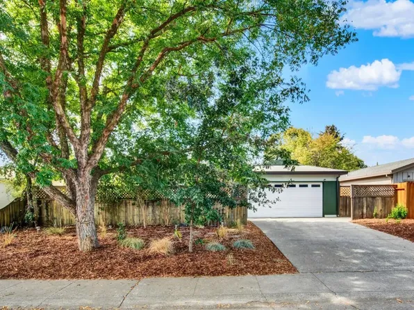 1405 Spruce Ln, Davis, CA 95616