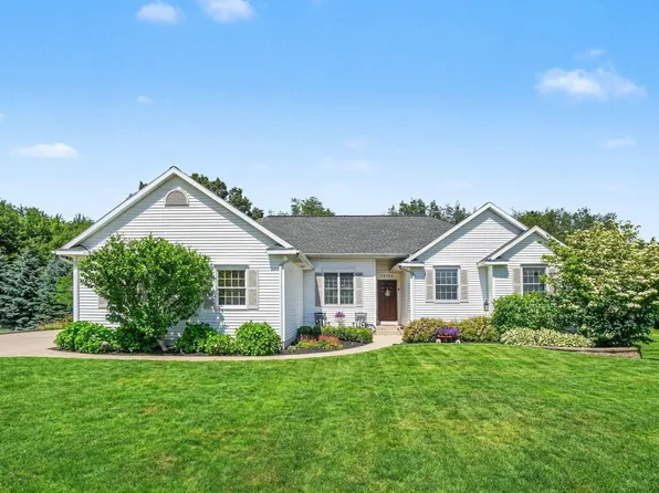 13154 Acacia Dr, Grand Haven, MI 49417