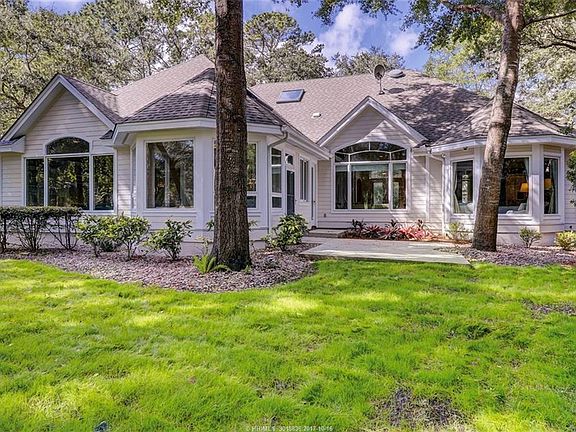 2nd image of 19 Wildbird Ln
