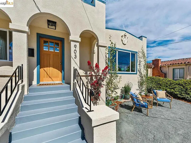 903 Santa Fe Ave — Photo 2