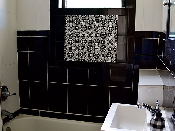 3rd image of 209 E Rosewood Ave #6