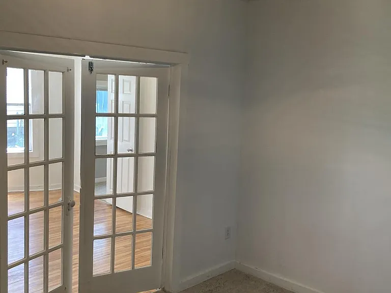 1-694 Central Ave W #1 — Photo 8