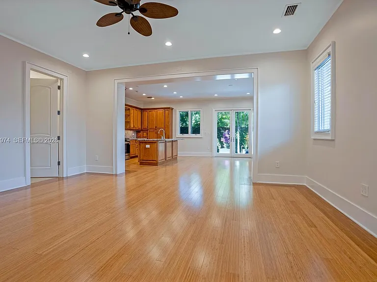 3072 Carter St — Photo 2