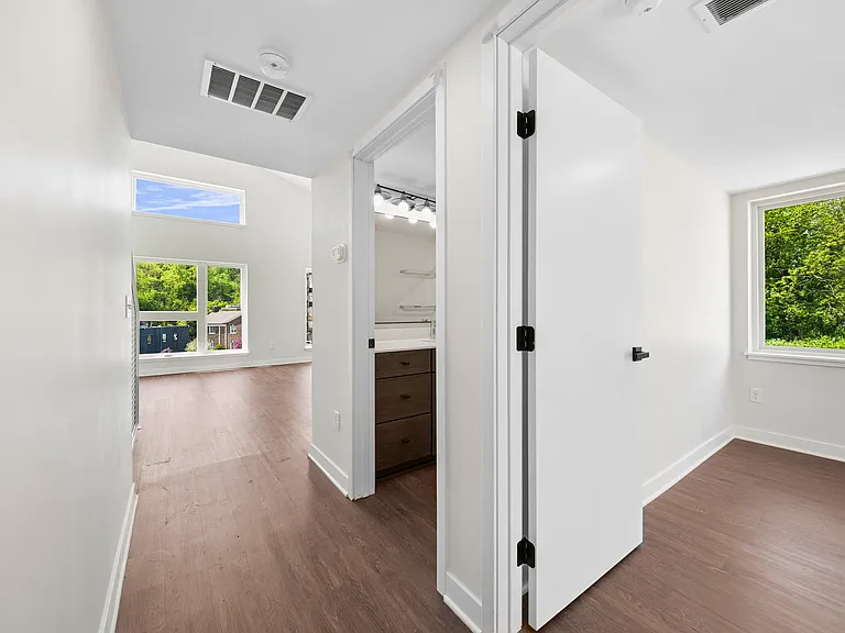 2426 Inglewood Ave — Photo 22