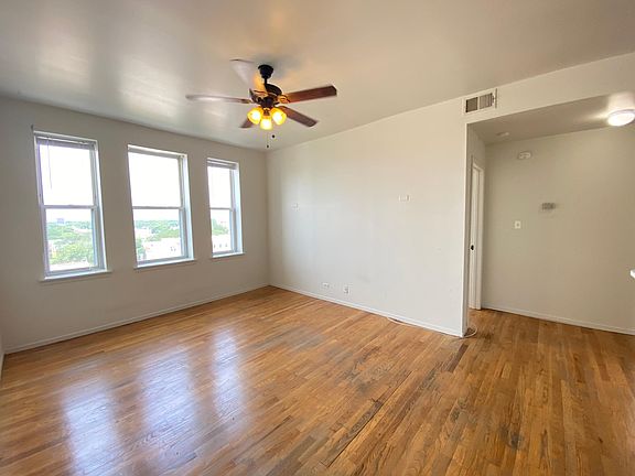 4th image of 5959-63 N Kenmore Ave #702