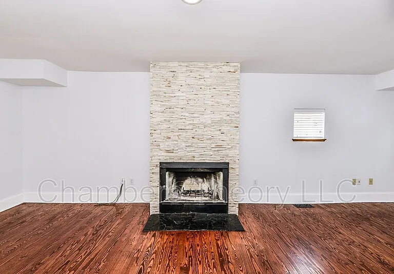 635 N West St — Photo 28