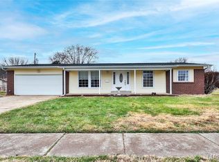 2395 Palm Dr, Florissant, MO 63031