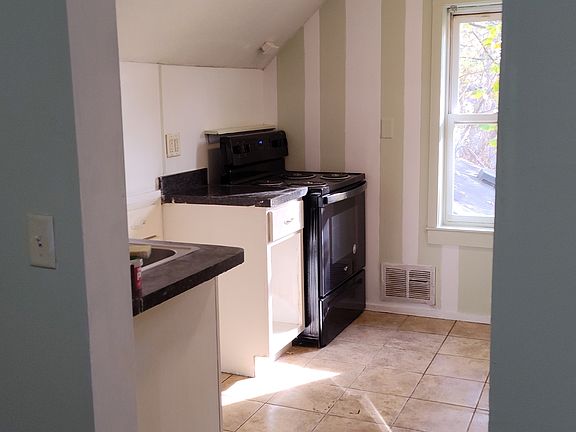 3rd image of 1120 6th St E #2