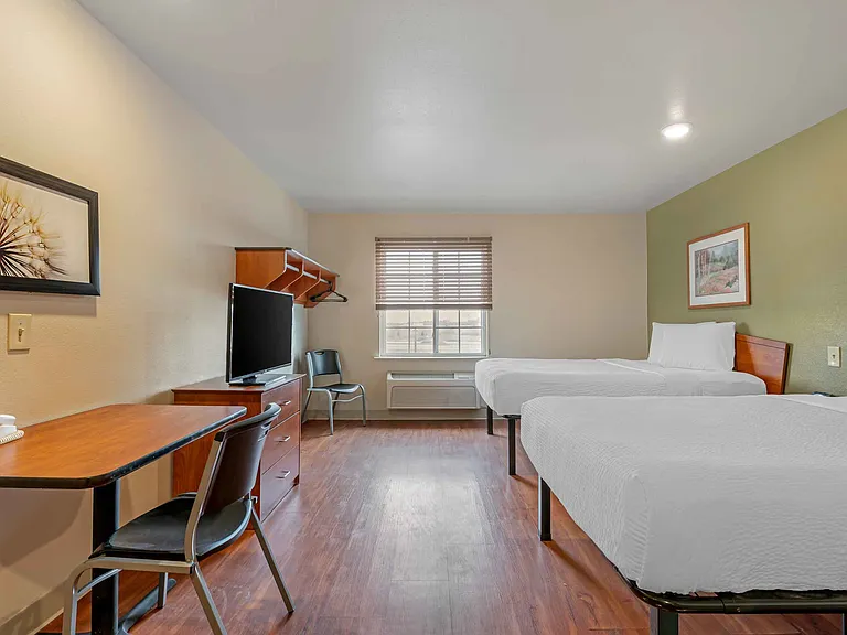 Studio Suite - 2 Full Beds