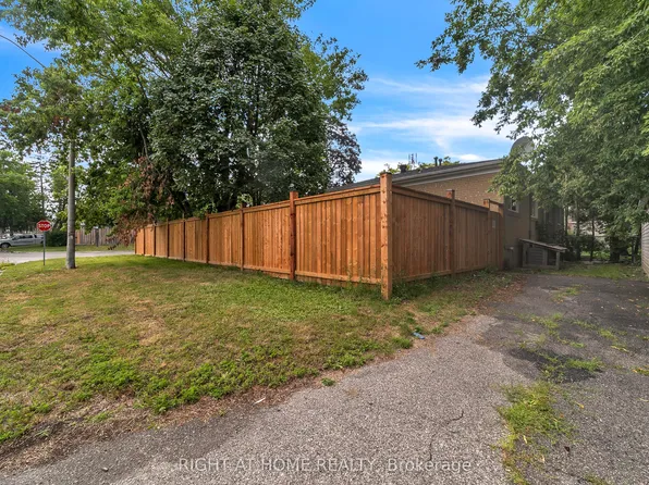 303 Blue Grass Blvd, Richmond Hill, ON L4C 3H3