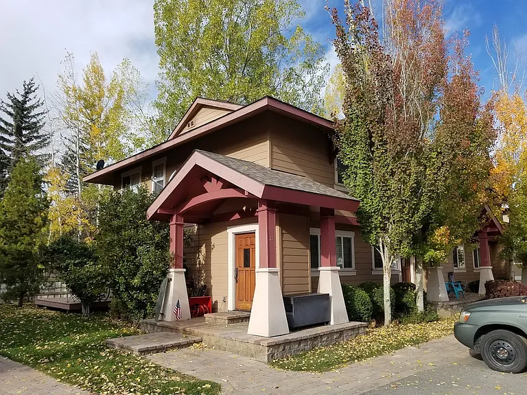 631 E Croy St #23 — Photo 11
