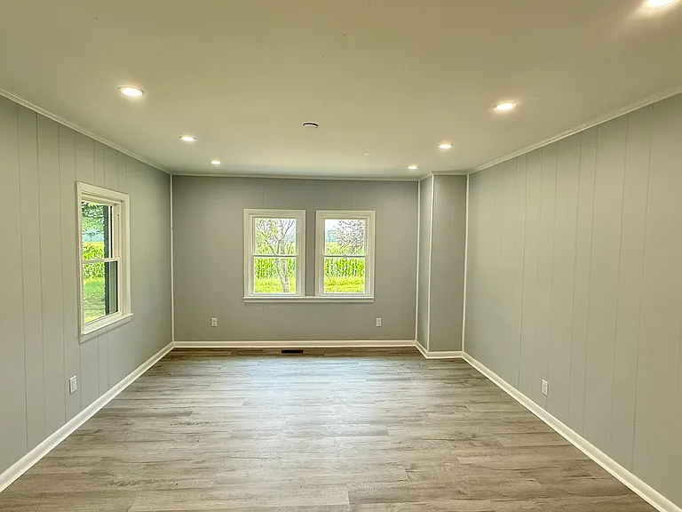 215 Newton Ln — Photo 23