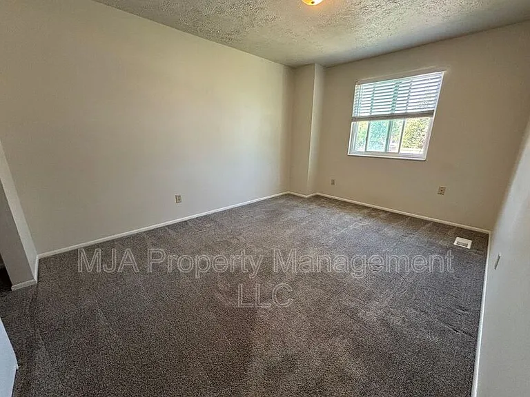 1817 E Vine St — Photo 11