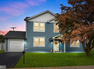 41 Lilac Ln, Levittown, PA 19054