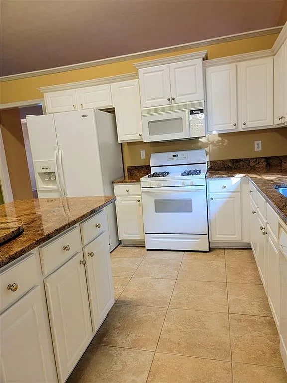 3 bed, 2.0 bath, 2354 sqft, $2,400 — Photo 4
