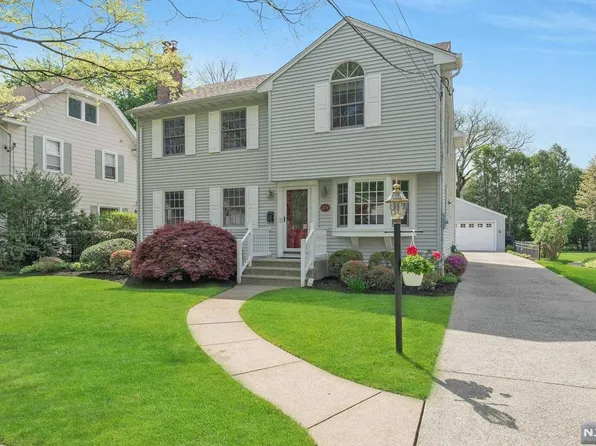 224 Emmett Pl, Ridgewood, NJ 07450