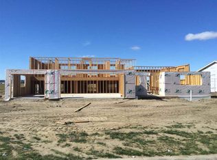 1613 Valley Bluffs Dr, Minot, ND 58701
