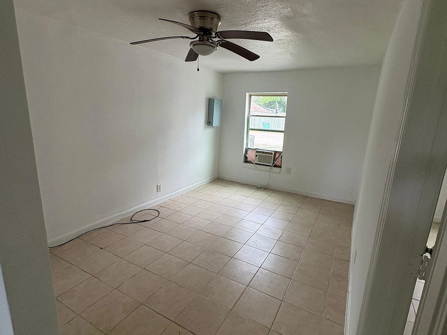 1 bed, 250 sqft, $950 — Photo 2