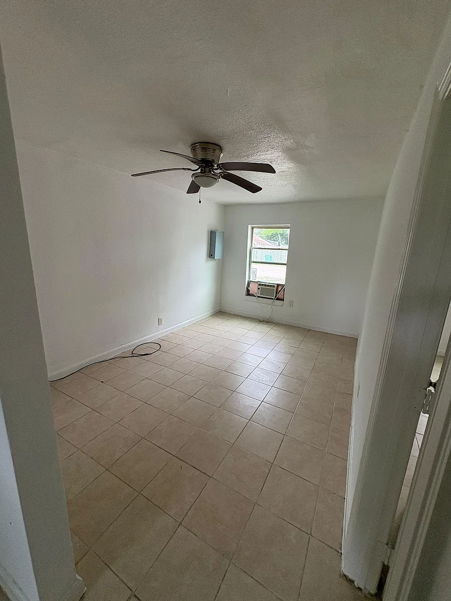 Building Photo - 702 Rosedale St #2