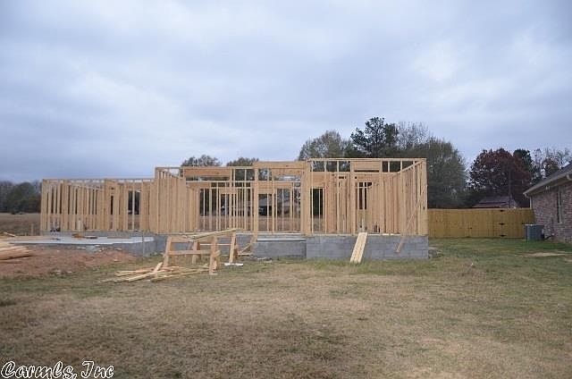 2nd image of 10 Heather Ln