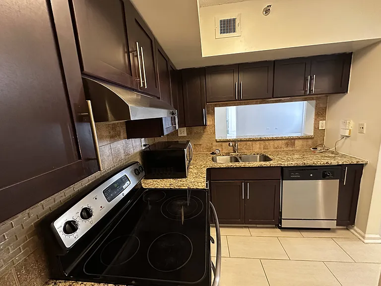 Wesley Townsend Apartments at Buckhead — Photo 109
