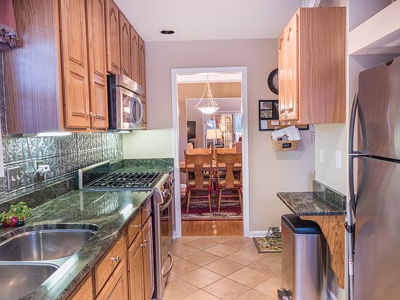 3rd image of 140 Westin Parc