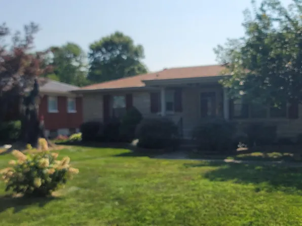 7919 Bluebonnet Rd, Louisville, KY 40258