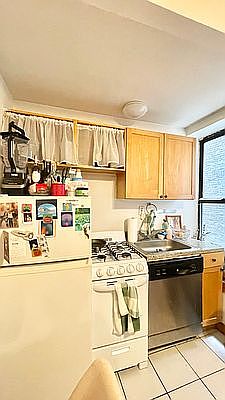 5th image of 202 E 7th St #B2b