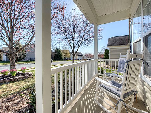 4th image of 152 Bridgewater Cir