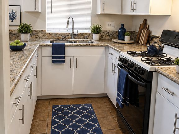 2nd image of 2022 E 7th St APT 4