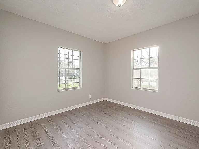 8304 Darien St — Photo 6