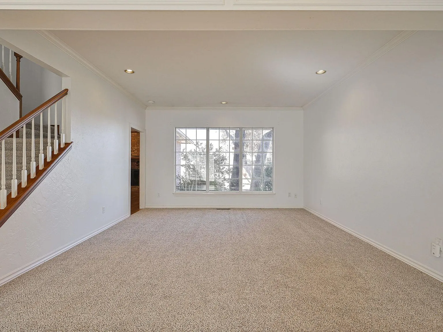 4 bed, 3.5 bath, 2495 sqft, $2,495 — Photo 3
