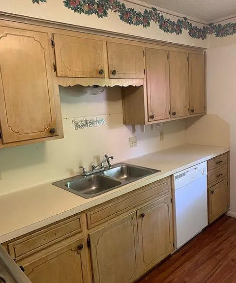 2100 Austin St #18 — Photo 1