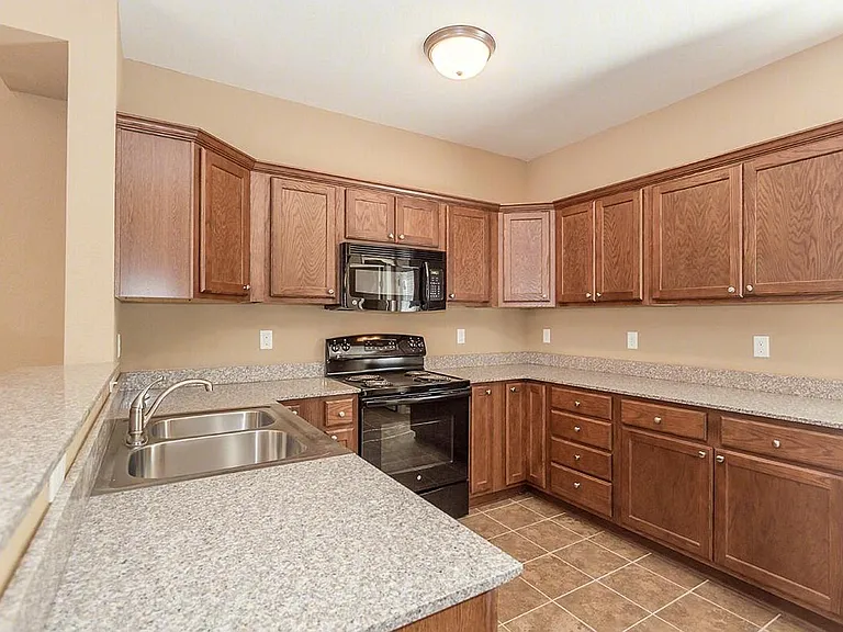 Parkway Oaks Townhomes and Duplexes — Photo 21