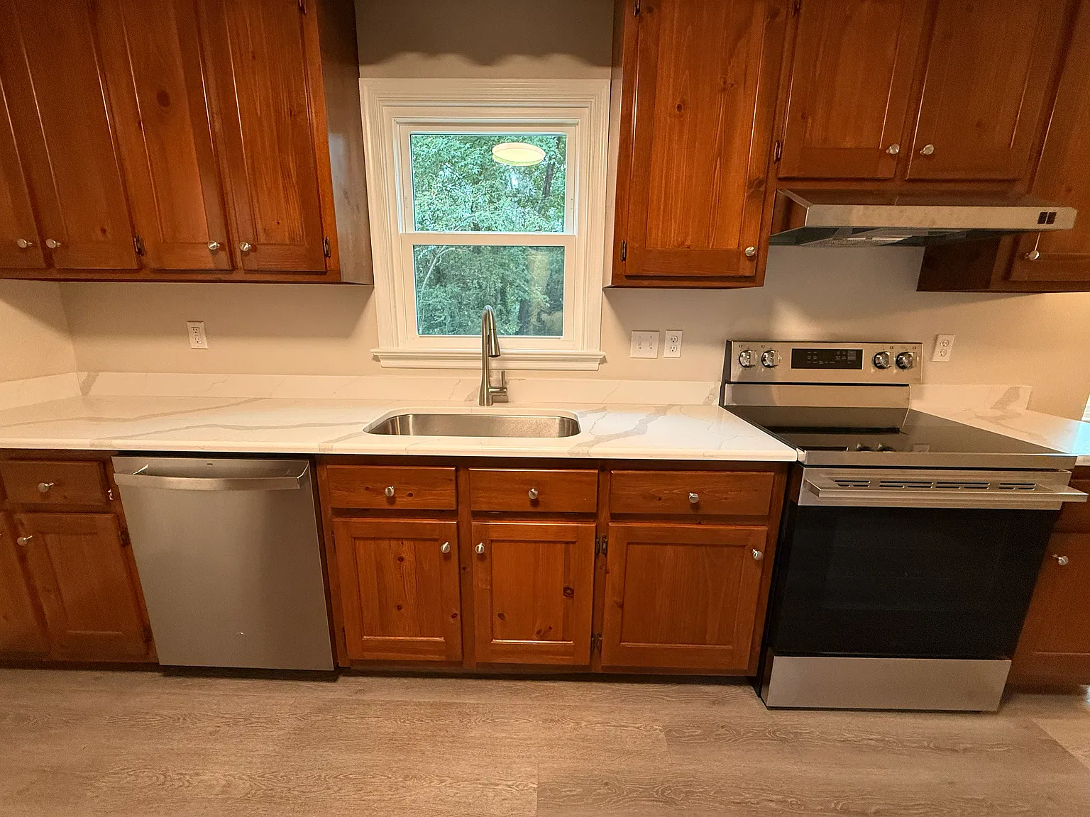 10826 Sunset Hills Dr — Photo 3