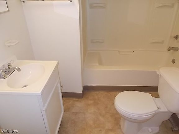3rd image of 3642 Menlo Rd
