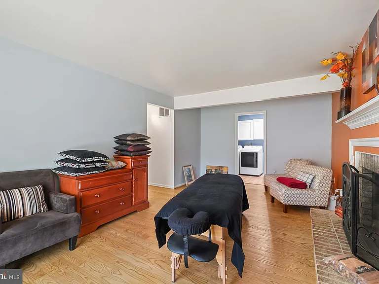 15957 Alameda Dr — Photo 14