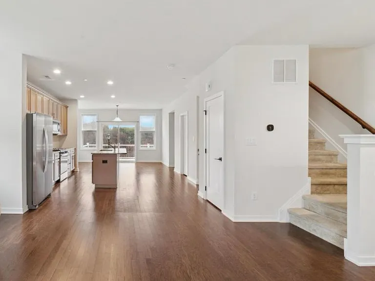812 Hoopes Ln — Photo 8