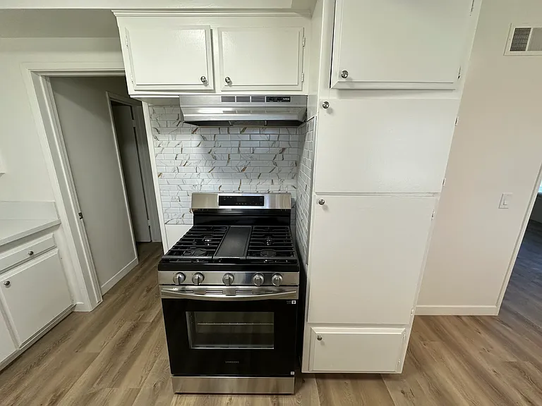 14330 Bon View Ave — Photo 11