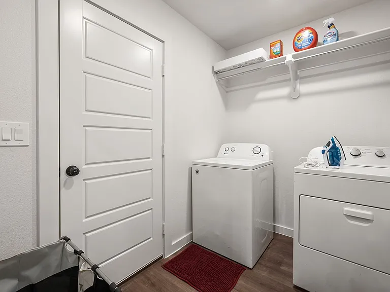 2515 Kenwood Ave — Photo 22